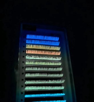 pestañas fluorescentes